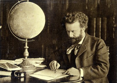Camille Flammarion a munkaasztalánál alkotó: Unknown photographer