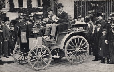 A versenyzőknek van lómentes autóversenye, autóversenye alkotó: Unknown photographer