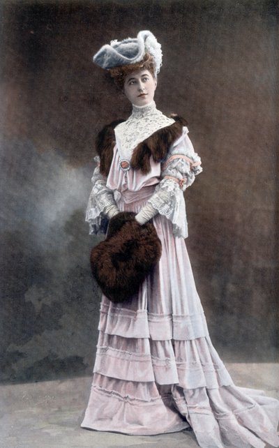 Gabrielle Dorziat (1880-1979) francia komikusnő Reutlinger fotója a "Le Theatre" című francia lapból, 1905 szeptemberéből. alkotó: Unknown photographer