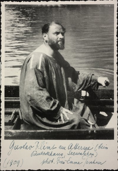 Gustav Klimt a csónakban alkotó: Unknown photographer