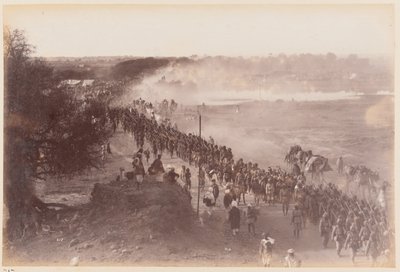 Az indiai hadsereg gyalogsága menet közben, Delhi gyakorlati tábor alkotó: Unknown photographer
