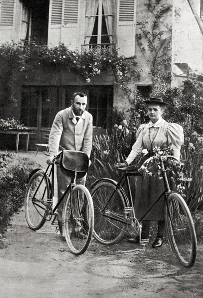Pierre és Marie Curie a kertjükben alkotó: Unknown photographer