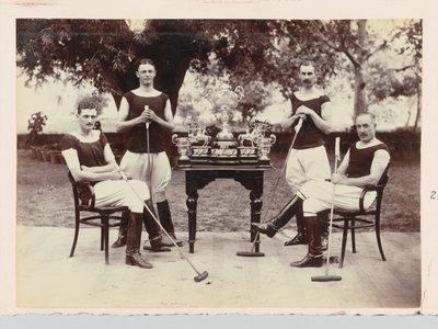 Pólócsapat trófeákkal alkotó: Unknown photographer