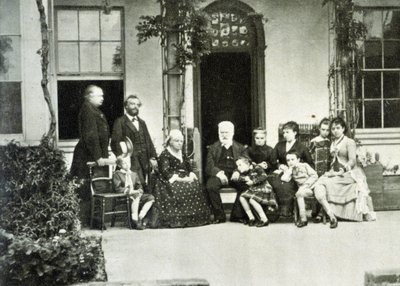 Victor Hugo portréja a guernsey-i száműzetésben 1866-ban Juliette Drouet-vel a jobbján. alkotó: Unknown photographer