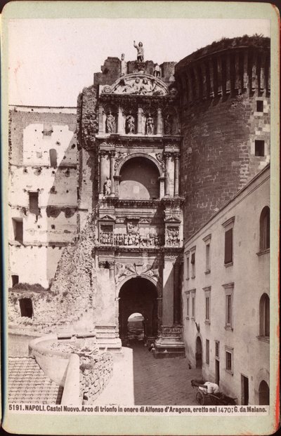 A Castel Nuovo diadalíve, Nápoly, 1880 körül (fénykép) alkotó: Unknown photographer