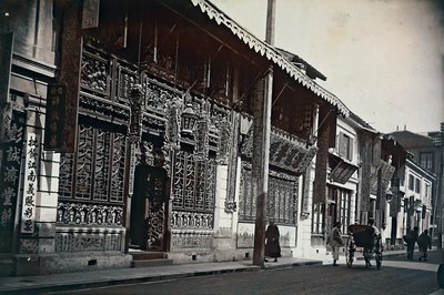 Épületek látványa egy út mentén Kínában alkotó: Unknown photographer