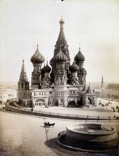 Kilátás a Moszkvai Vörös téren a Boldogságos Szent Bazil templomra. alkotó: Unknown photographer