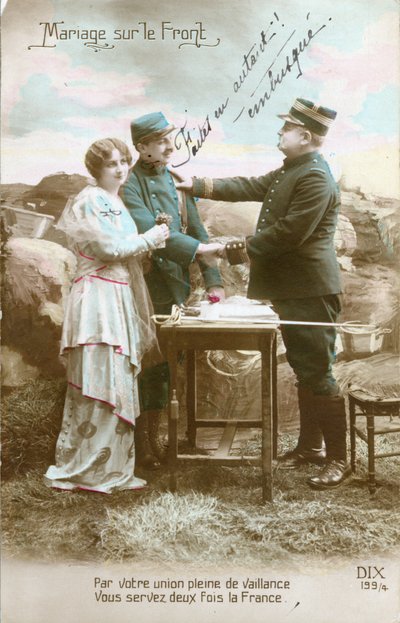 I. világháborús képeslap, Előlapon egy katona (poilu) és egy fiatal nő, katonai segédszemélyzet, egy tiszt által lesből támadottnak minősített házassága. (fotó) alkotó: Unknown photographer