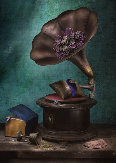 Moody Vintage gramofon alkotó: Vadim Kulinsky