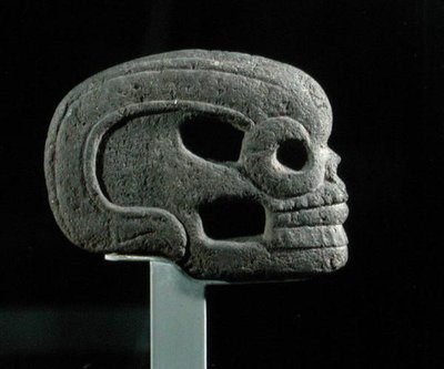 Fogadalmi fejszefej, késő klasszikus korszak (kő) alkotó: Veracruz Veracruz