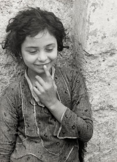 Gyermekportré az "Égei-tengeri hajóút - Zara, Athén, Rodosz és Tripoli albumból", 1934. május (fekete-fehér fotó) alkotó: Vincenzo Balocchi