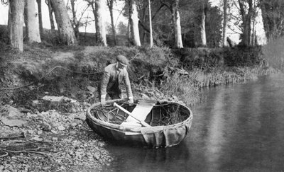 Korákulum elindítása a Boyne folyón, Meath megye, Írország, 1924-1926 alkotó: WA Green