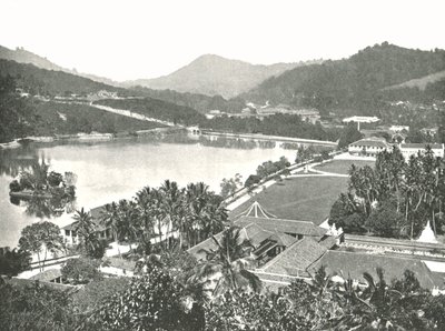 Kilátás a Lady Hortons Walk-ről, Kandy, Ceylon, 1895. alkotó: W and S Ltd