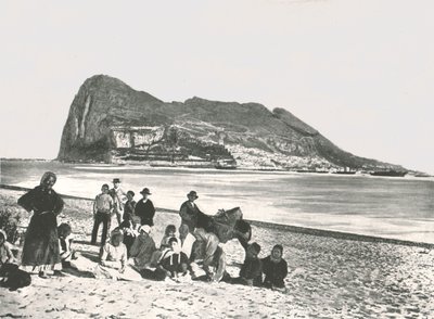 Kilátás a sziklára a tengerről, Gibraltár, 1895. alkotó: W and S Ltd