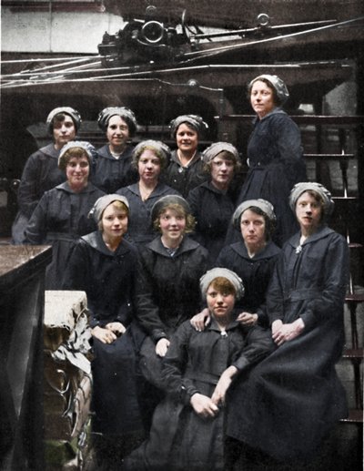 Amíg a fiúk hazajönnek, 1917 alkotó: Watson and Viney Hazell