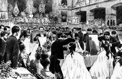 A Német Fodrászok Szövetségének frizura bemutatója a Berlini Hangversenyházban, 1887 alkotó: Wilhelm Geissler