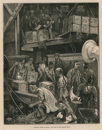 Nagy tömeg feltörése egy teahajó fedélzetén a londoni dokkban (metszet) alkotó: William Bazett Murray