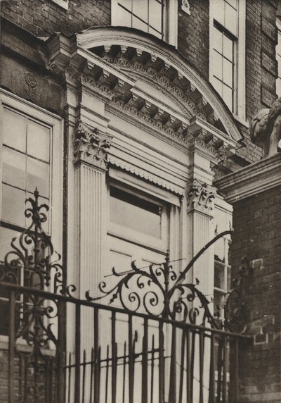 Doorway, North Pallant, Chichester (f/w fotó) alkotó: William Galsworthy Davie