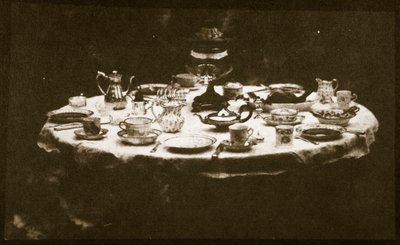 Elegánsan terített asztal, 1841 körül (sópapír nyomat kalotípus negatívról) alkotó: William Henry Fox Talbot