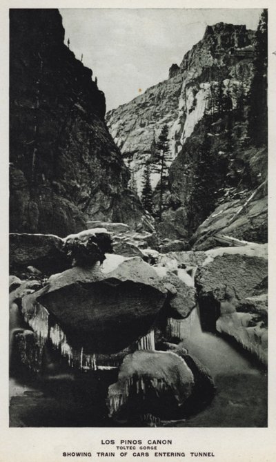 Colorado kanyonjai: Los Pinos Canon, Toltec Gorge, Az alagútba belépő autók vonatát mutatja (f/w fotó) alkotó: William Henry Jackson