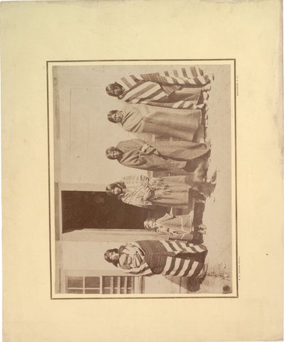 Öt indián nőből álló csoport fiatal lánnyal és babával, 1871 (szépia fotó) alkotó: William Hicks Jackson