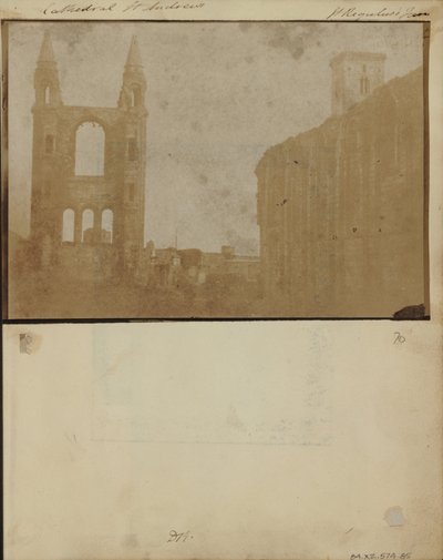 A keleti oromzat és a St. Andrews-katedrális déli folyosója a St. Regulus toronnyal északnyugat felől. alkotó: William Holland Furlong