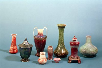 A Ruskin Potteryben készült cserépvázák és tálak csoportja, 1898-1935 (cserép) alkotó: William Howson Taylor