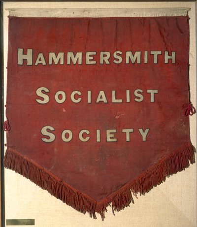 A Hammersmith Szocialista Társaság zászlója (textil) alkotó: William Morris