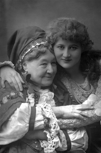 Mary Anderson 1859-1940 amerikai színpadi színésznő és Mrs Stirling, 1890. alkotó: William and Daniel Downey