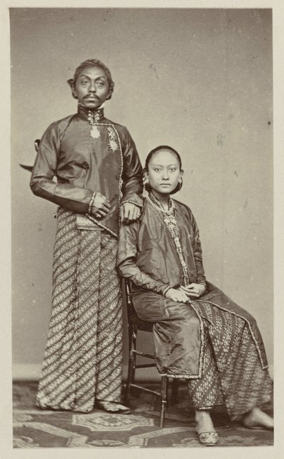 Pakoe Boewono IX, Susuhunan Surakarta feleségével, Ratoe-val alkotó: Woodbury and Page