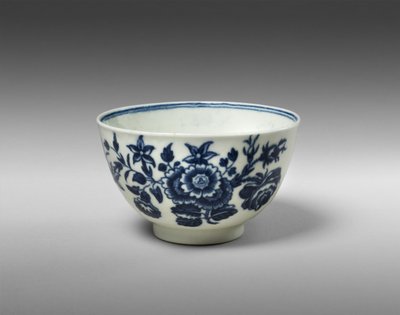 Teástál, c. 1770-1783 (lágypaszta porcelán transzfernyomással) alkotó: Worcester Porcelain Manufactory