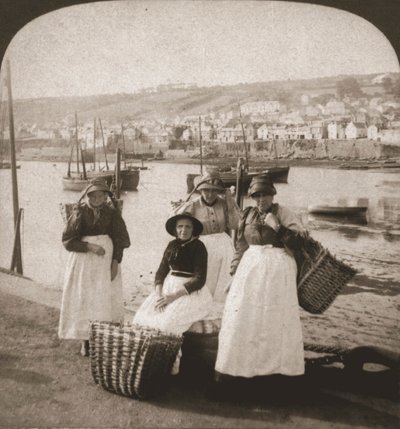Halasszonyok Newlynben, Cornwallban, 1900. alkotó: Works and Sun Sculpture Studios
