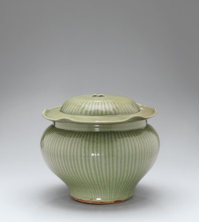 Longquan Celadon Ribbed Jar & Cover alkotó: Yuan Dynasty Chinese School
