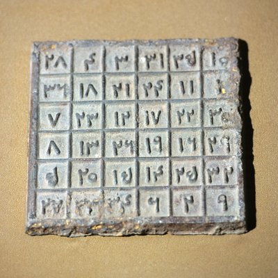 Varázsasztal, amely a Jüan-dinasztia figuráit ábrázolja alkotó: Yuan Dynasty Chinese School