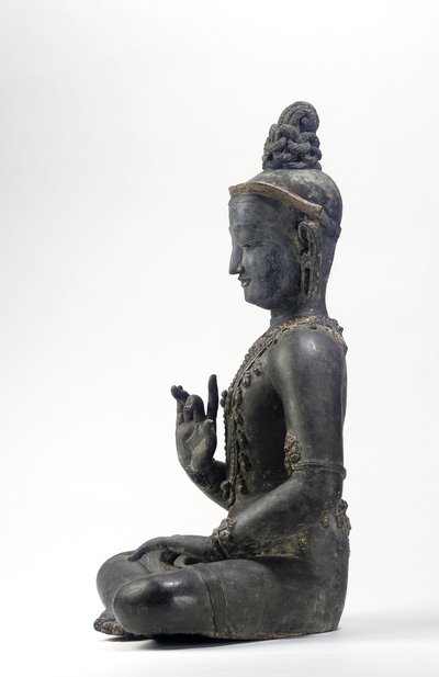 Nepáli-kínai stílusú bodhisattva (lakk, szövet, nyomokban kék, arany és zöld festék és aranylevél) alkotó: Yuan Dynasty Chinese School