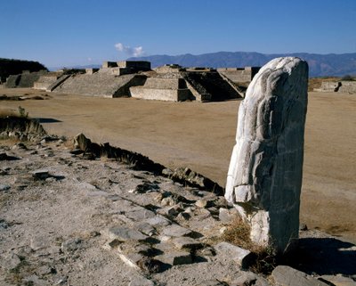 Kilátás az emlékművekre I, H, G alkotó: Zapotec Zapotec