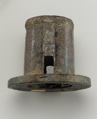 A szekér szerelvénye: tengelysapka (bronz) alkotó: Zhou Dynasty Chinese School