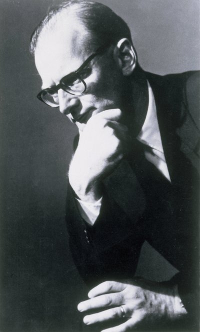 Arthur C Clarke brit tudományos-fantasztikus író és feltaláló alkotó: Frederick (attr. to) Barnard