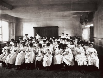 Professzionális női iskola Firenzében: hímzéslecke alkotó: Henry Charles Fehr