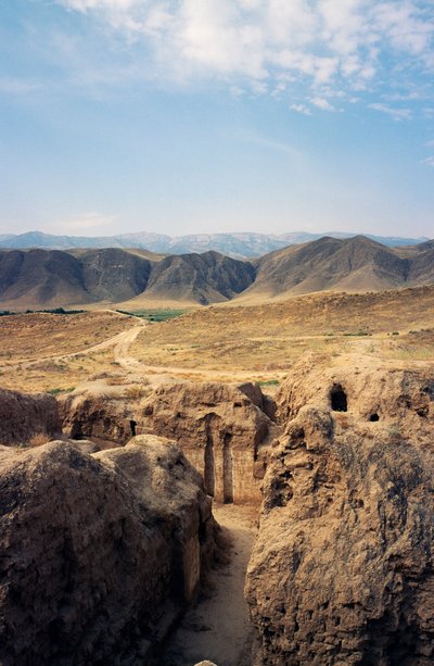 Nisa romjai (más néven Parthaunisa), a Pártus Birodalom fővárosa (Unesco Világörökségi Lista, 2007), Türkmenisztán. alkotó: Georg Carl Heinrich Dollmann