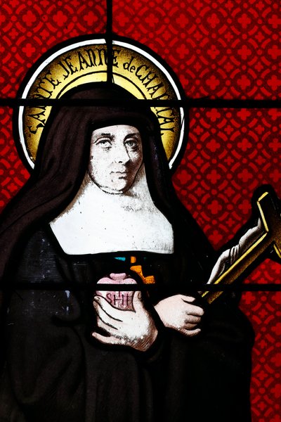 Ólomüveg ablak. Saint Jane Frances de Chantal római katolikus szent, akit 1751-ben avattak boldoggá. Ő alapította a Mária-látogatási rendet. Thorens. Franciaország. alkotó: . .