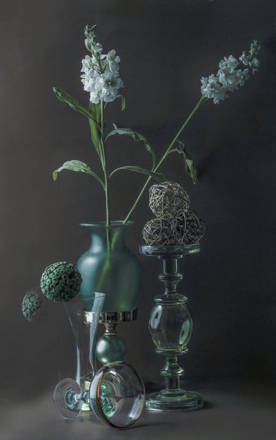 Elegáns zöld üvegcsendélet alkotó: jlloydphoto