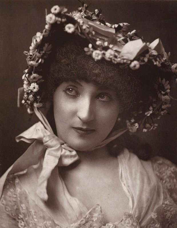 Miss Mulholland (fekete-fehér fénykép) alkotó: (after) English photographer