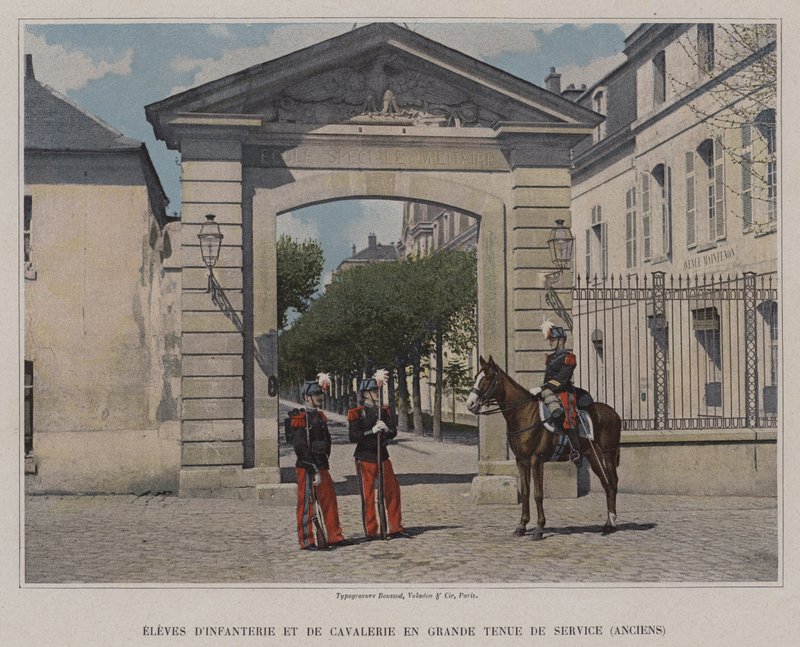 Gyalogos és lovassági diákok teljes körű ruhában, volt (színes fotó) alkotó: (after) French Photographer