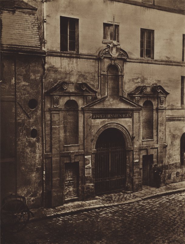 A Hospice des Menages rue de Sevres bejárata 1868-ban (f/w fotó) alkotó: (after) French Photographer