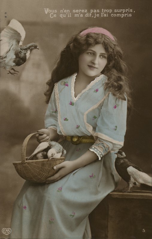 Lány etető galambok alkotó: French Photographer