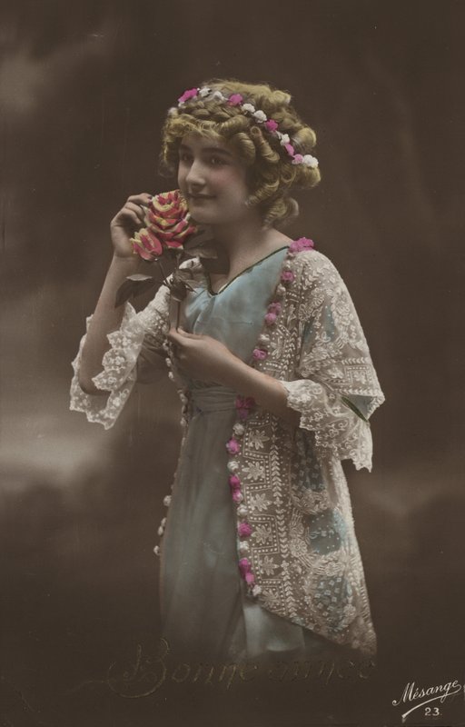 Lány virággal alkotó: French Photographer