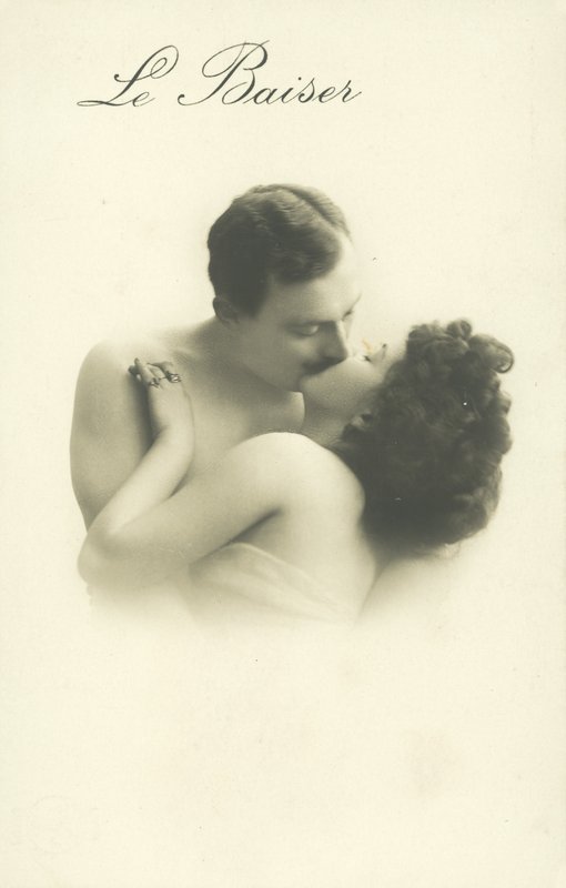 Csókolózó pár alkotó: French Photographer