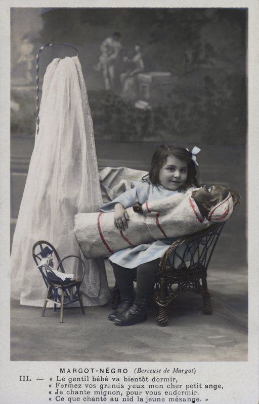 Kislány egy babával alkotó: French Photographer