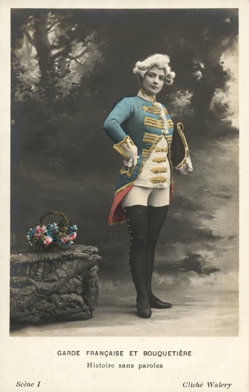 Nő katonai ruhában alkotó: French Photographer